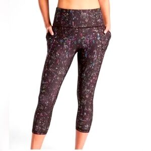 Athleta Lightning City Lights Capri running workout  Tights Size Small GUC